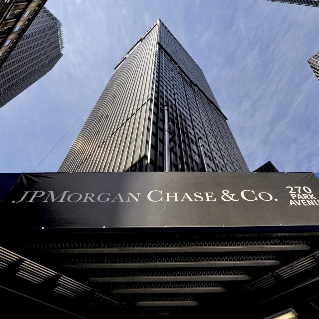 Bank vault for bank stocks 2025 rate cuts analysis