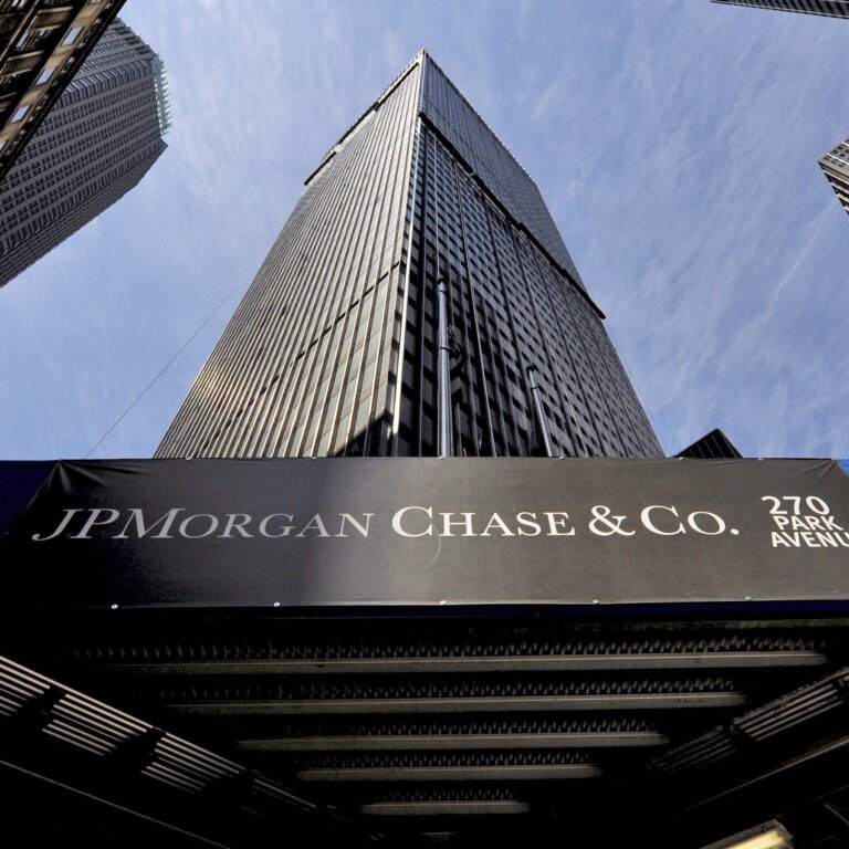 Bank vault for bank stocks 2025 rate cuts analysis