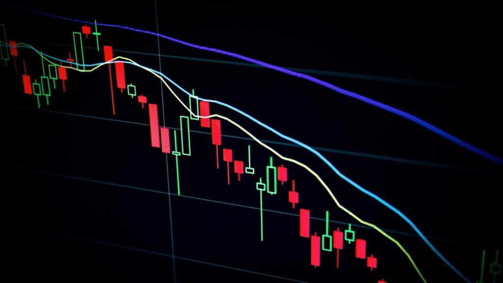 📉 Third Straight Red Day: Fed Hike Odds Hit 68% as Dell’s AI Beat Lights Up After Hours