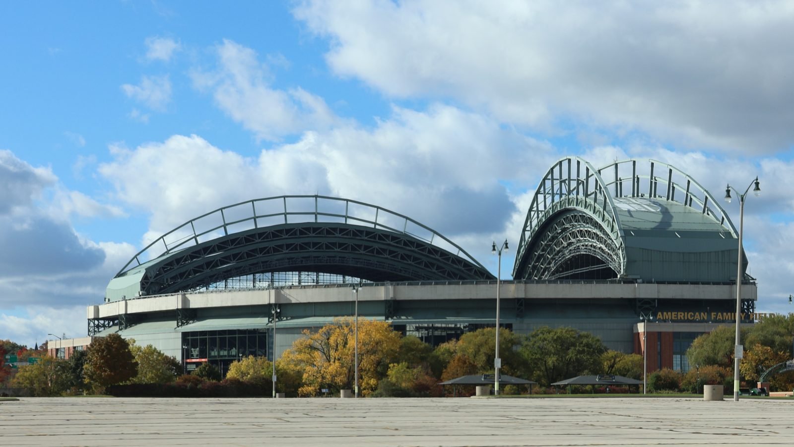 American Family Field in Milwaukee, including the retractable roof. Photograph by DiscoA340, CC BY-SA.